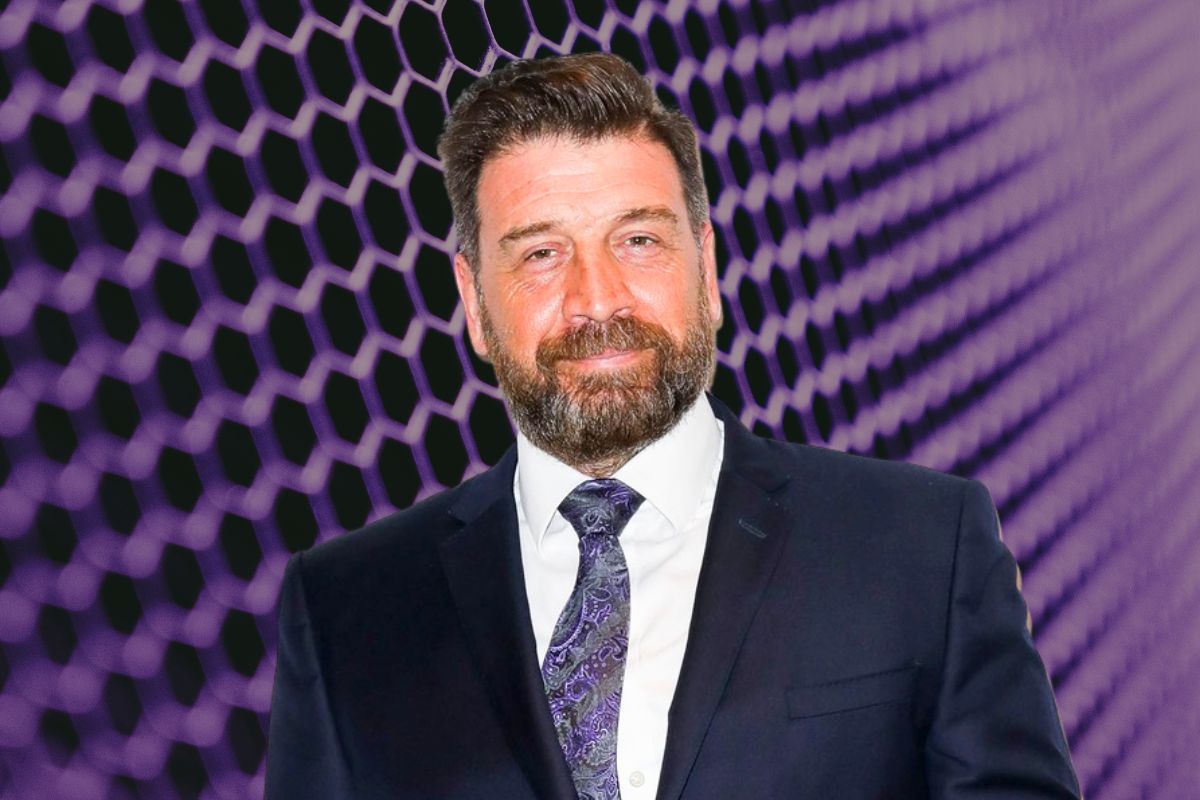 who is nick knowles